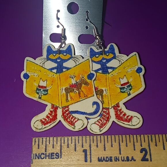 Pete the cat earrings - Picture 1 of 3